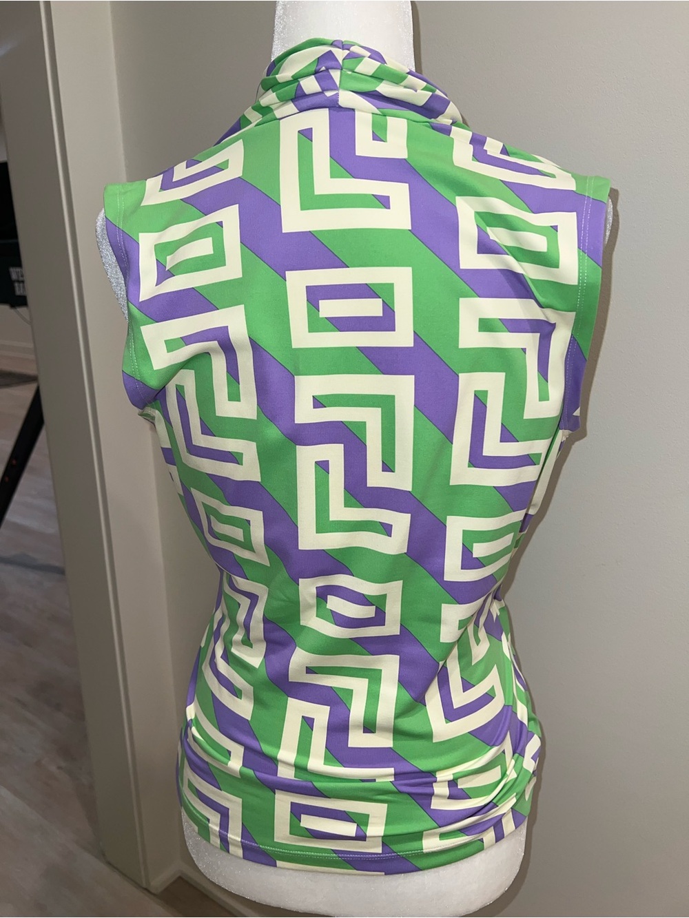 J. McLaughlin Green, Purple, White Geometric Top-LIKE NEW - Picture 4 of 10
